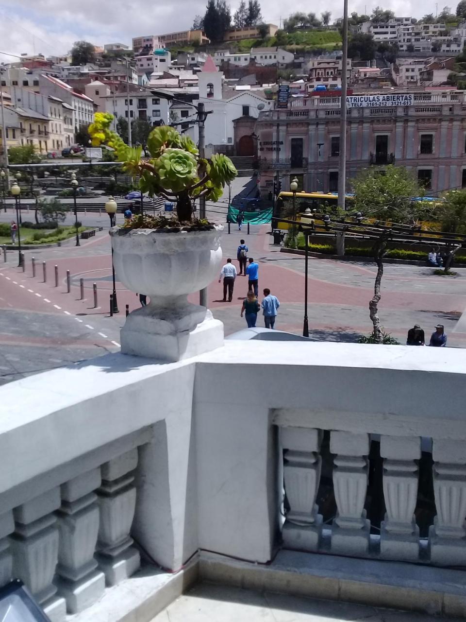 Hostal Mediodia Quito Dış mekan fotoğraf