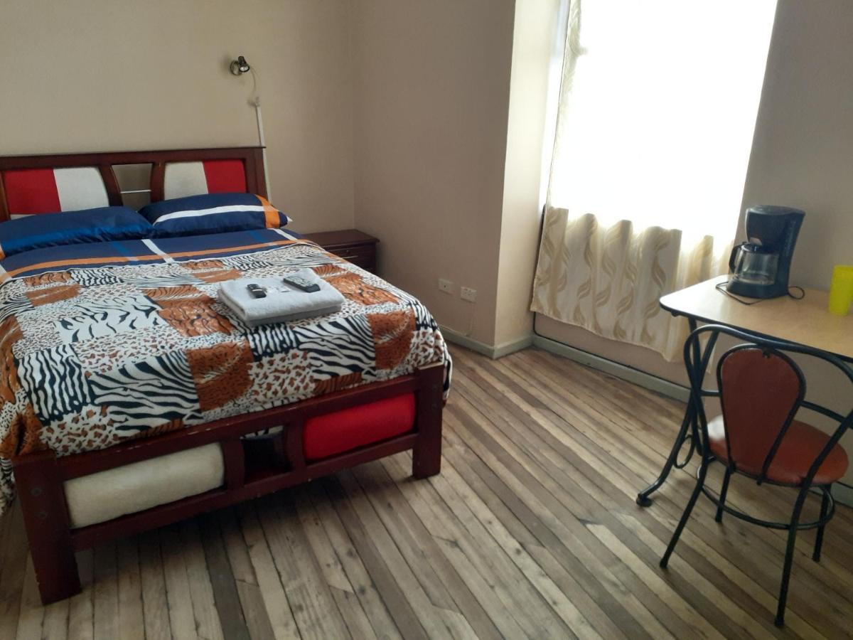 Hostal Mediodia Quito Dış mekan fotoğraf